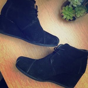 TOMS black suede wedge bootie sz 7.5